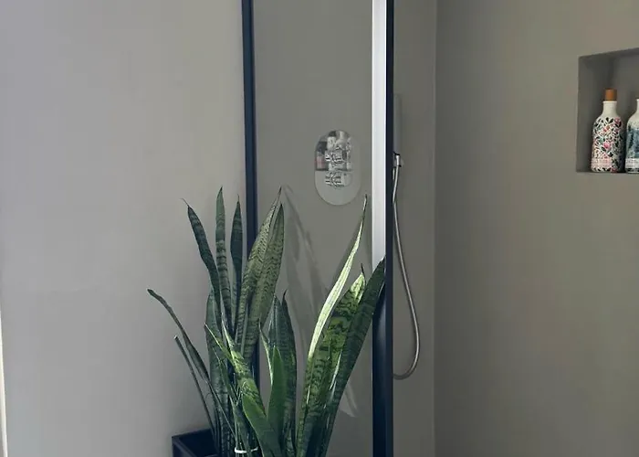 Torre - & Private Bathroom Homestay