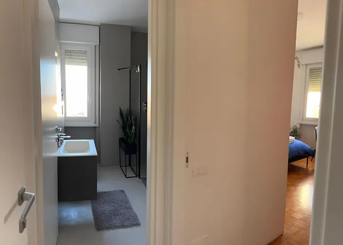 Torre - & Private Bathroom ホームステイ